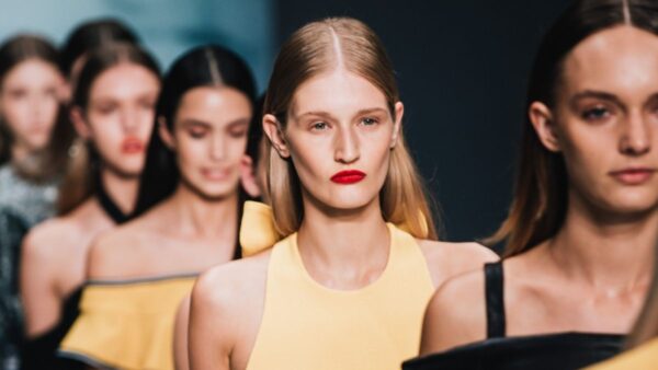 Sfilata di moda passerella e modelle