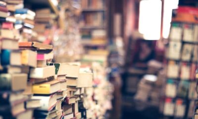 Accumulare libri senza mai leggerli: che cos'è il tsundoku, l'arte di accatastare per poi lasciar perdere