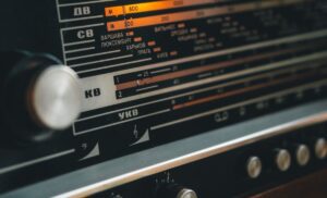 Le canzoni più ascoltate in radio: la classifica delle top 10 della settimana