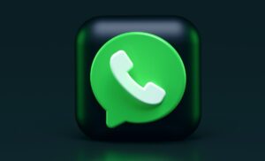 WhatsApp, ascoltare i messaggi vocali prima di inviarli: presto la nuova funzione