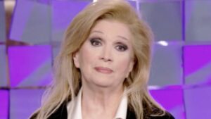 Iva Zanicchi sgridata dall’amico vip: “Dovrebbe dedicarsi di più alla musica”