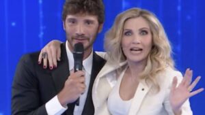 Domenica Pomeriggio: De Martino e Cuccarini al posto della d’Urso