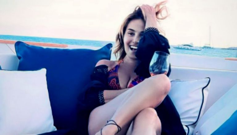 Barbara d'Urso sandali piedi uncinetto instagram