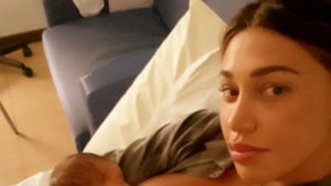 Belén Rodriguez, l’ospedale disabilita gli ascensori per riservarle il piano: è polemica
