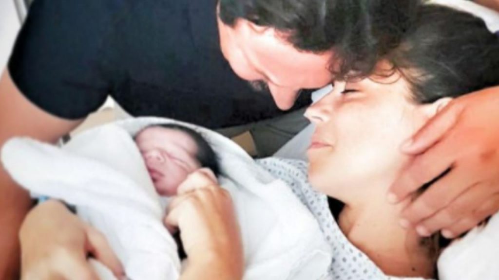 Flora Canto e Enrico Brignano di nuovo genitori è nato Niccolò
