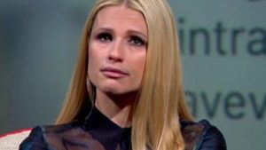 Michelle Hunziker: “Ero seduta sul letto con un coltello in mano”