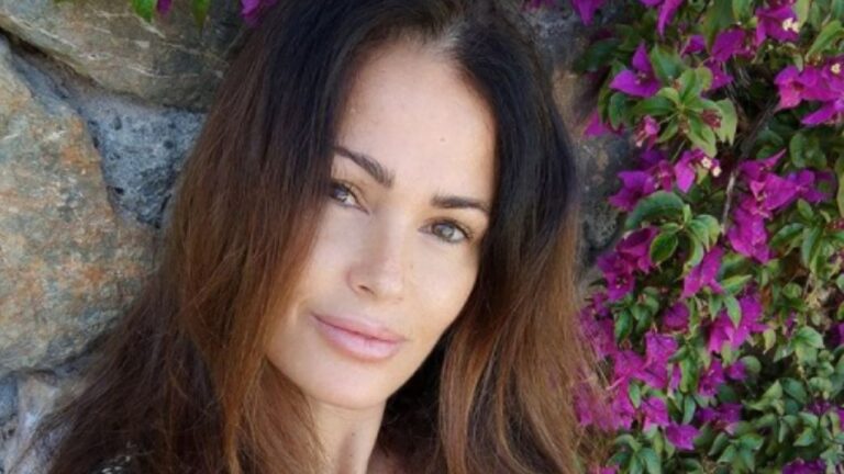 samantha de grenet risponde ad antonella elia
