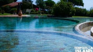 Temptation Island, villaggio in fiamme in Sardegna: evacuata la struttura