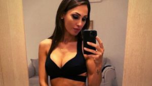 Anna Tatangelo: bacio in spiaggia con il rapper Livio Cori