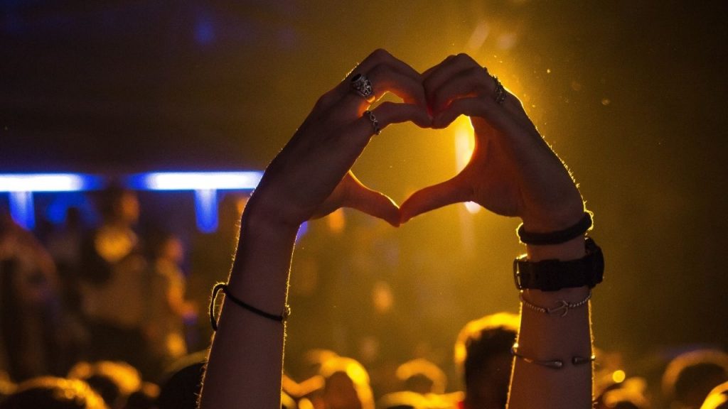 canzoni più ascoltate su spotify radio e amazon