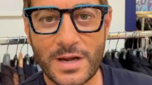 Enrico Papi su Totti e Ilary: “Difficile non esporsi”