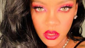 Dormire nel letto di Rihanna da oggi si può: la star affitta la sua villa a Beverly Hills