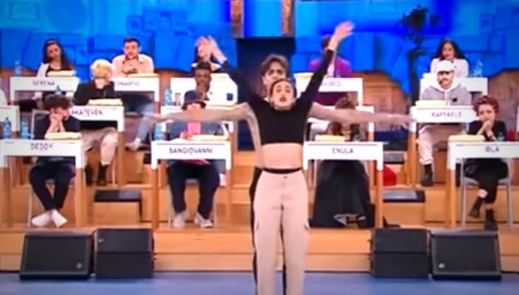 Amici 21: nella prima puntata il commosso omaggio a Michele Merlo 42 La classe di Amici 21