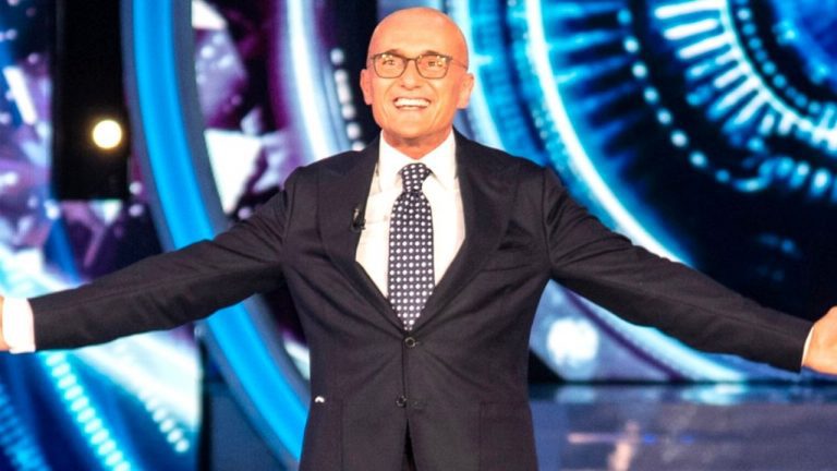 alfonso signorini e il cast del grande fratello vip