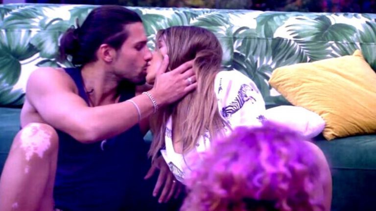 luca onestini bacia cristina porta a secret story