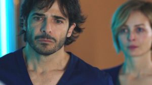 Fino all’ultimo battito: la serie tv che racconta il dramma etico di un papà-medico