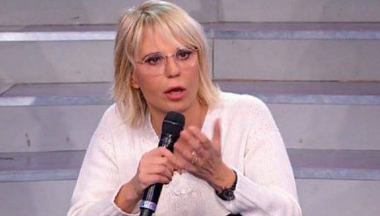 Maria De Filippi nello studio di Uomini e Donne