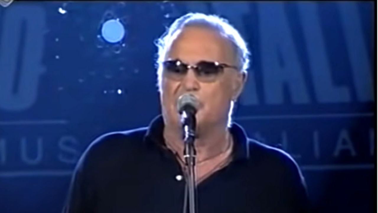 Franco Califano canta tutto il resto è noia