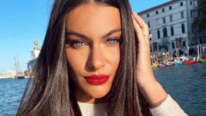 Paola Turani, che gaffe a Venezia: nessuno la riconosce sul red carpet