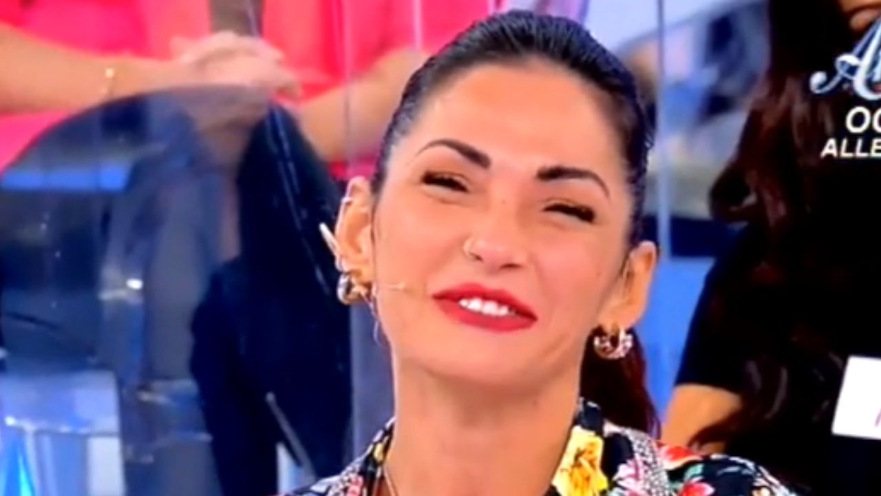 Ida sbaglia il nome del corteggiatore: imbarazzo in studio a Uomini e Donne 41 Ida Platano Uomini e Donne