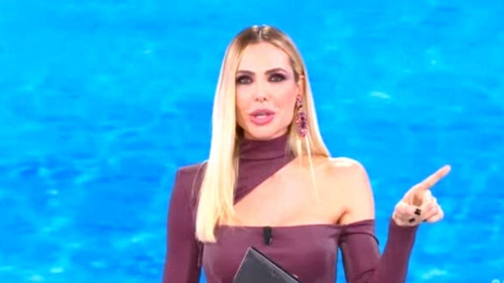 Ilary Blasi al timone dell'Isola dei Famosi