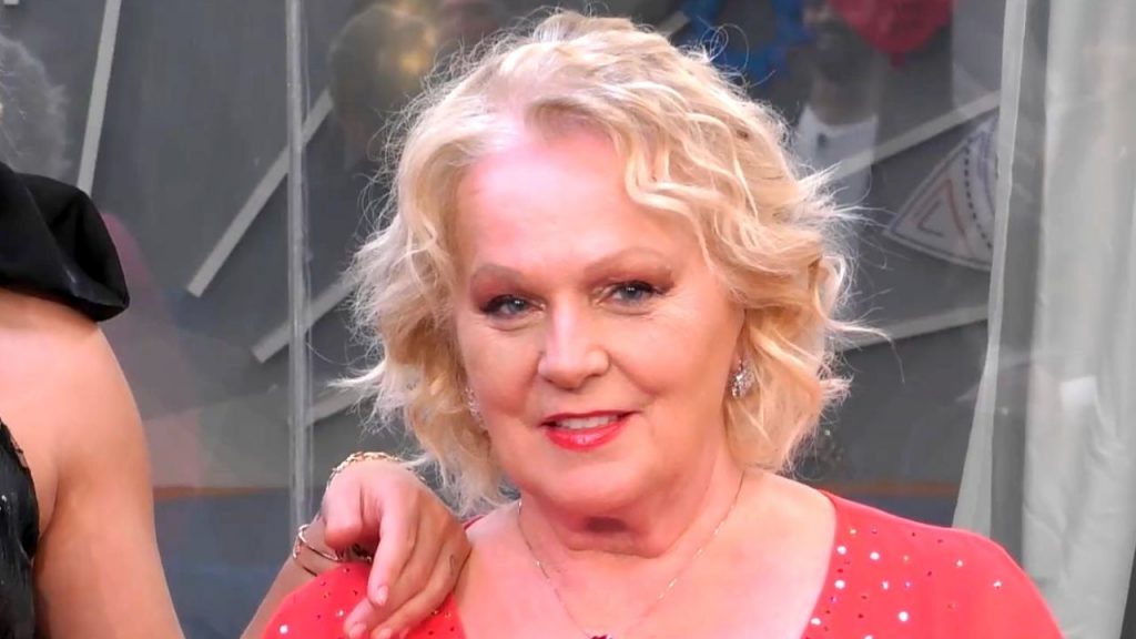 "Katia Ricciarelli uscirà a dicembre": il misterioso impegno lavorativo fuori dal reality 42 Katia Ricciarelli abbandona il GF vip