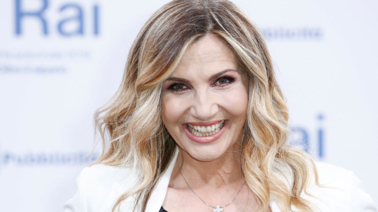 Lorella Cuccarini, la "più amata" dagli italiani: la carriera da Pippo Baudo ad Amici 41 lorella cuccarini