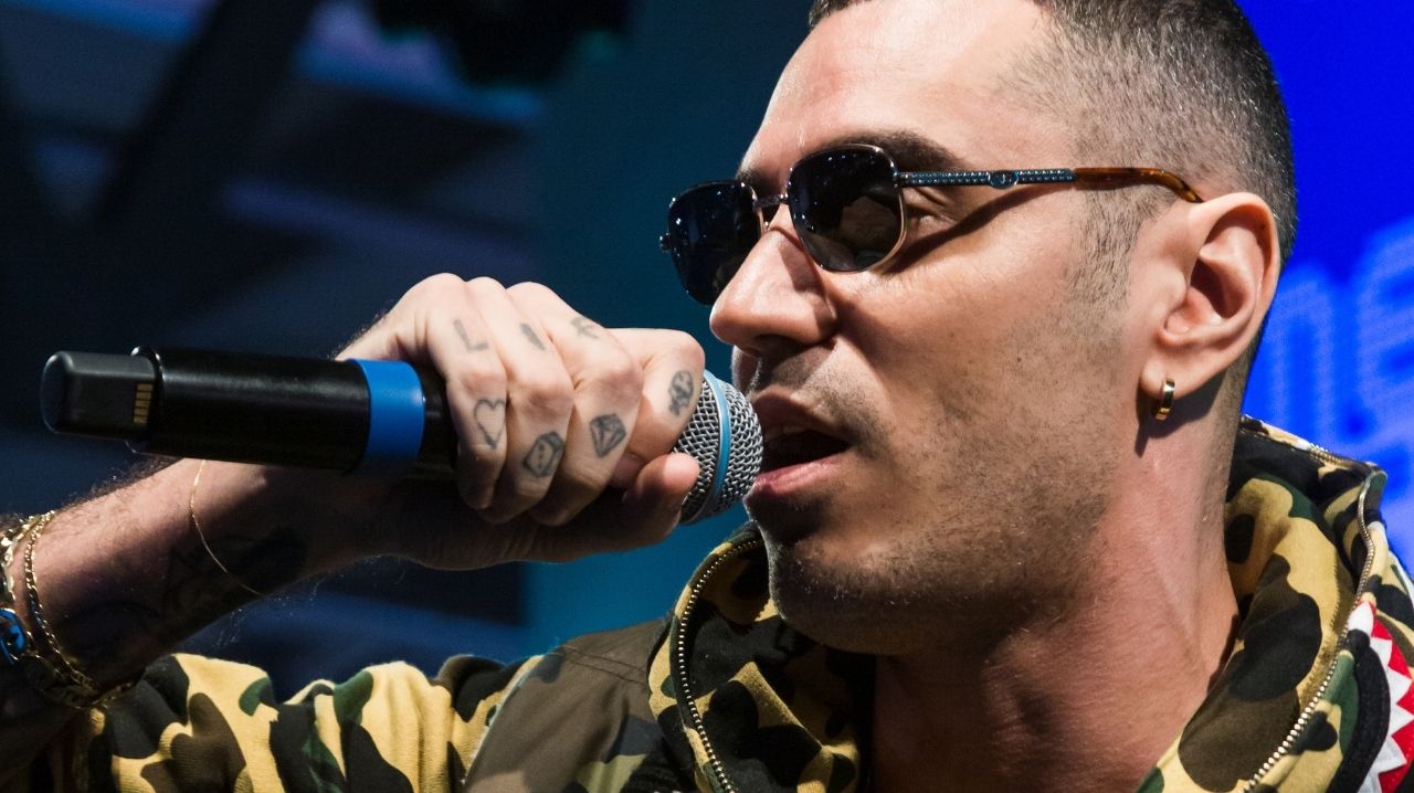 Marracash e la differenza tra lui e Fedez: "Senza credibilità" 41 Marracash al mic