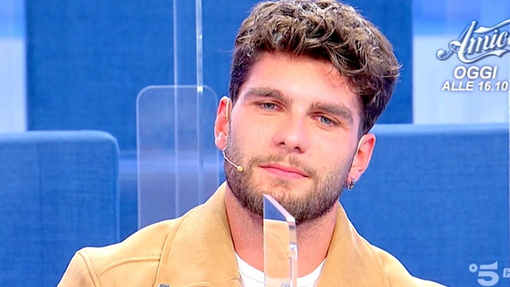 Roberta in esterna solo con Luca: Samuele le scrive una lettera che lei legge in studio 42 Samuele a Uomini e Donne
