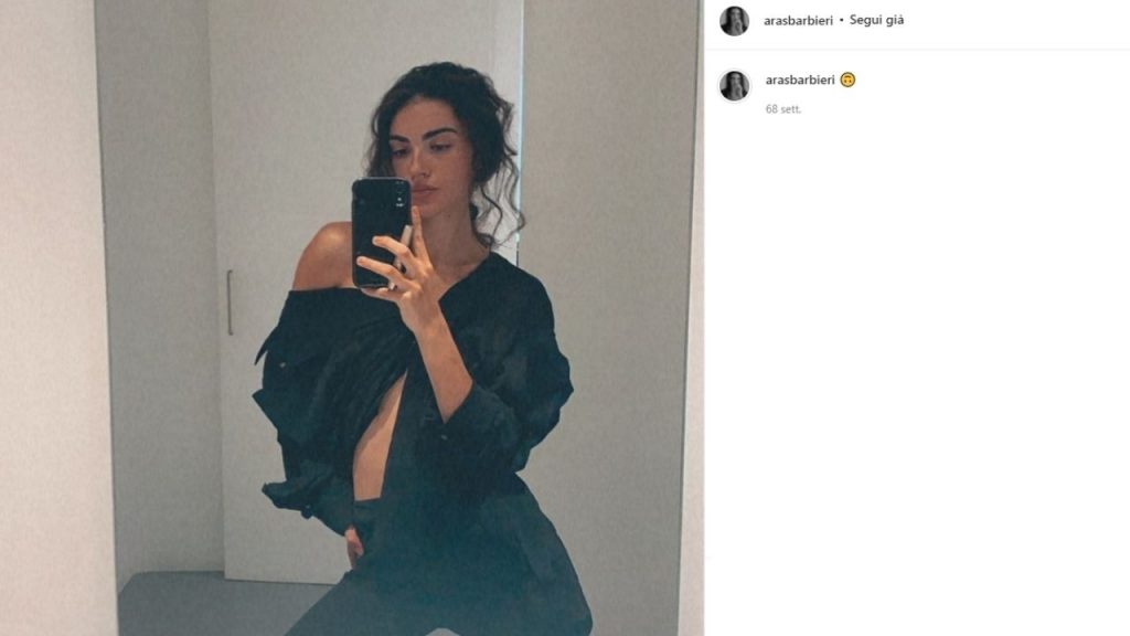 Sara Barbieri nuova fidanzata di Corona su Instagram