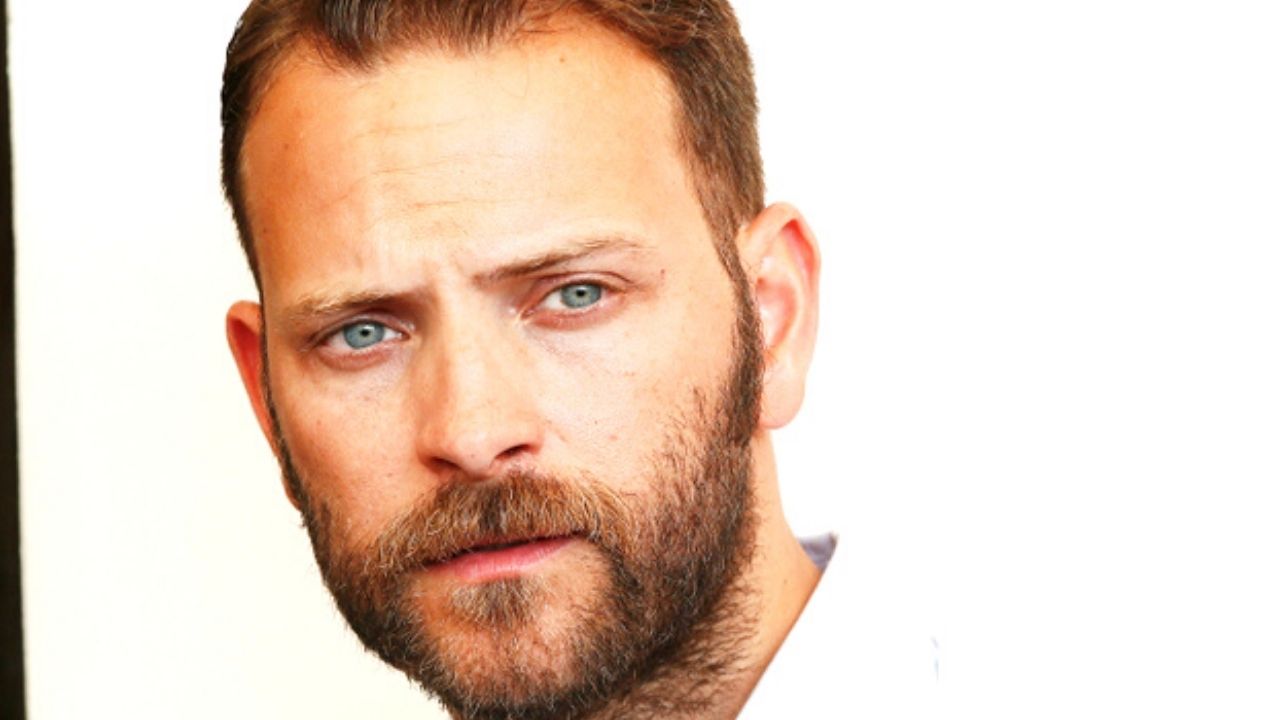 Alessandro Borghi sindrome di Tourette