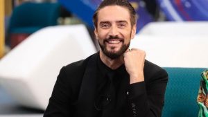 Alex Belli a ruota libera a Casa Chi: lui e Delia Duran “coppia libera”