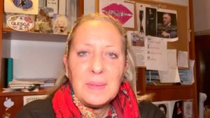 Lo sfogo di Carolyn Smith: “Non posso operarmi né fare terapie”
