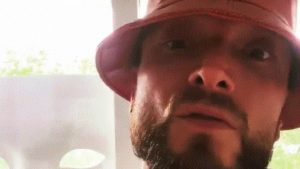 Gué Pequeno attacca Achille Lauro: “Si bacia in bocca per sopperire alla musica di m**da che fa”