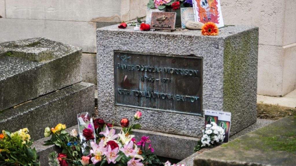 La tomba di Jim Morrison a Parigi