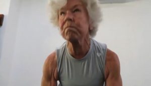Joan MacDonald, 70 anni per la fit influencer da record