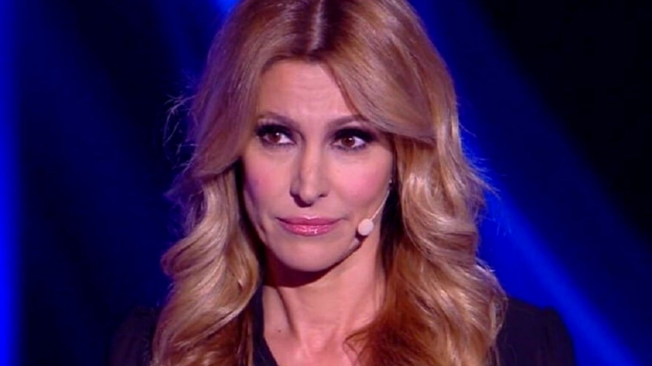 Adriana Volpe, è guerra tra opinioniste: la rispostaccia a Sonia Bruganelli su Twitter 41 Adriana Volpe contro la Bruganelli al GF Vip