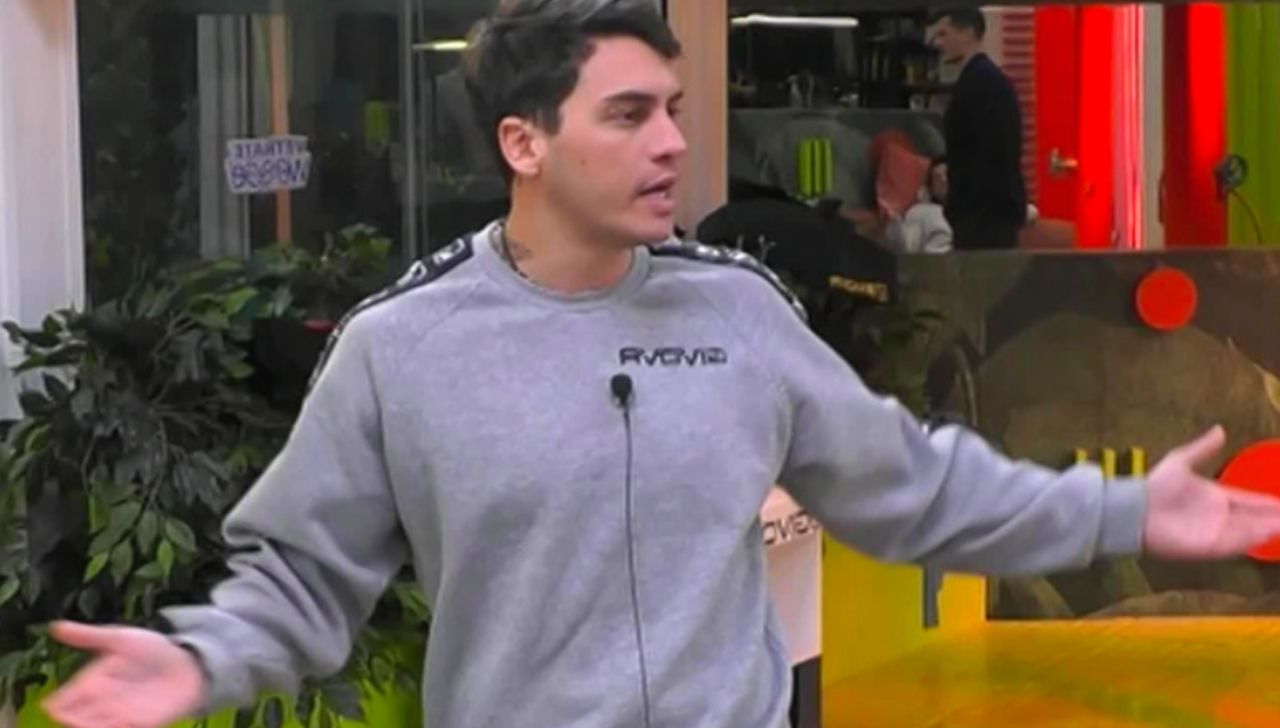 Basciano, furente contro Delia: "È arrivata Miss Venezuela" 41 Alessandro Basciano GF Vip