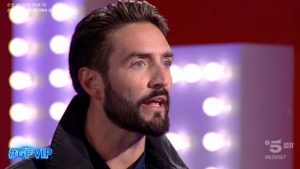 Alex Belli lascia Delia Duran: “Bassezza”, l’annuncio su Twitter