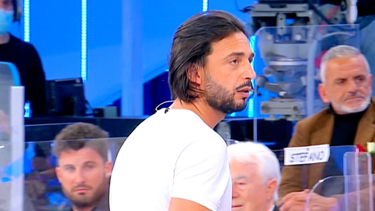 Armando Incarnato e il regalo al figlio di Ida Platano: il dettaglio, critiche dopo il suo gesto a Uomini e Donne 41 Armando Incarnato a Uomini e Donne