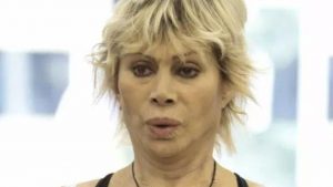 Carmen Russo contro Alex Belli: “Belli è un attore senza regista, è vittima di sé stesso”