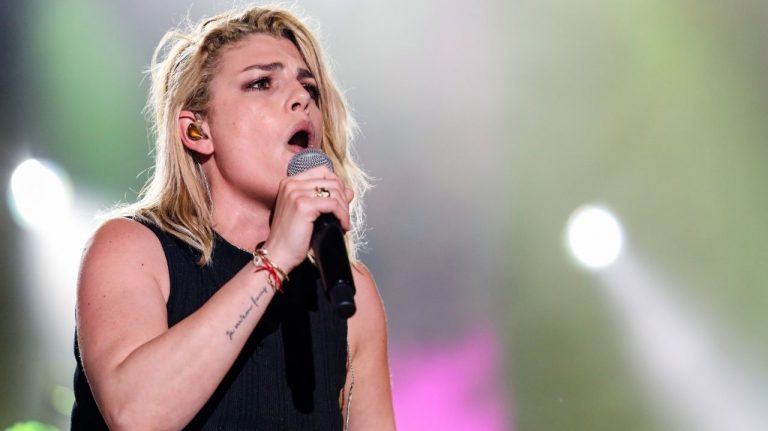 Emma Marrone canta