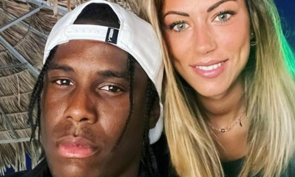 Il fratello di Mario Balotelli sarà presto papà: l’annuncio di Enock Barwuah