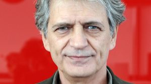 Monterossi, la serie tv arriva su Amazon: protagonista Fabrizio Bentivoglio | Trama, episodi e cast