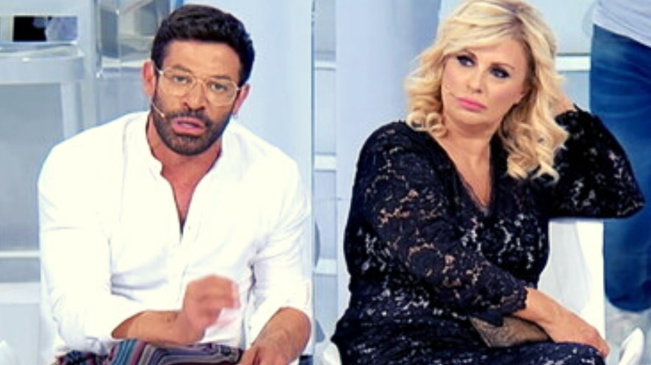 Tina Cipollari e Gianni Sperti, il botta e risposta in chat: il regalo "per riempire le mutande" 41 Gianni Sperti e Tina Cipollari
