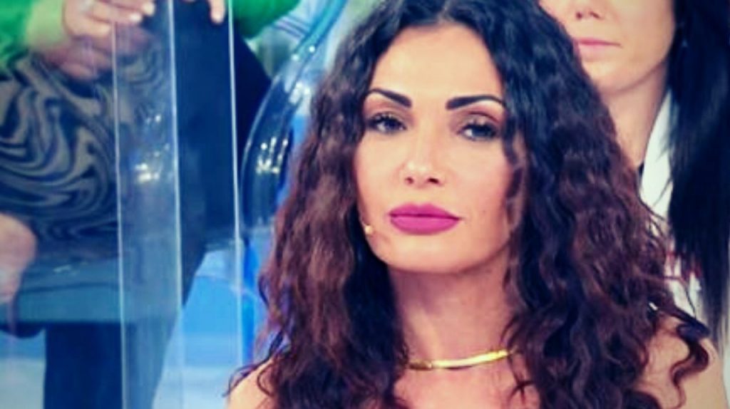 Uomini e Donne, in studio torna Diego: "Vedere Ida mi fa sempre effetto" 42 Ida Platano Uomini e Donne