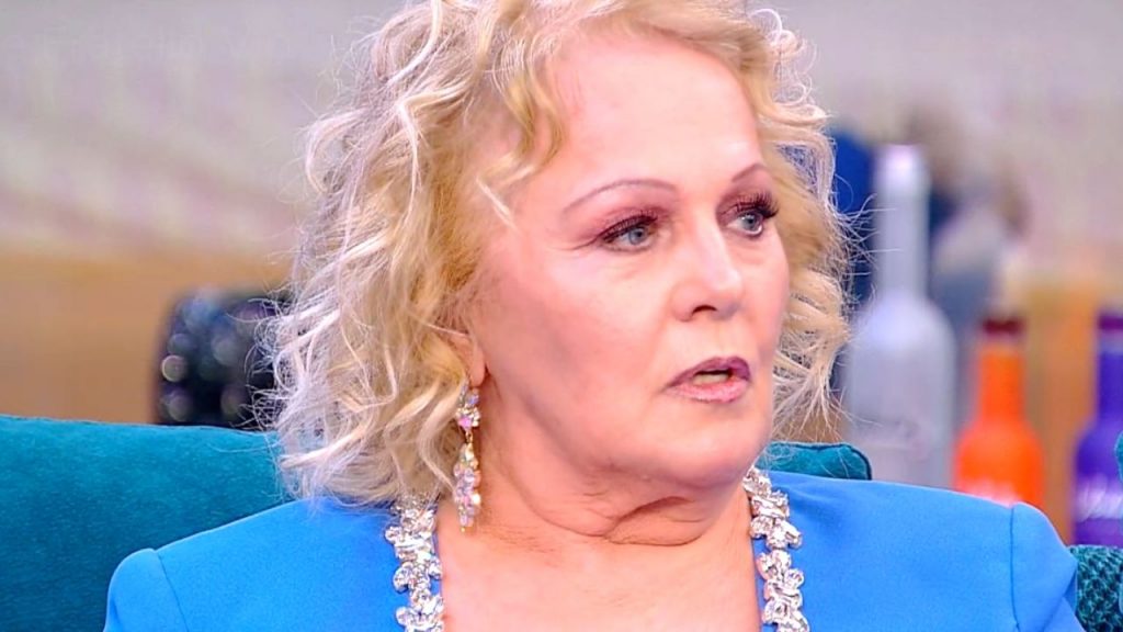 GF Vip, Signorini "scappa" dal Festival di Sanremo: quando va in onda la prossima puntata 42 Katia Ricciarelli al GF Vip