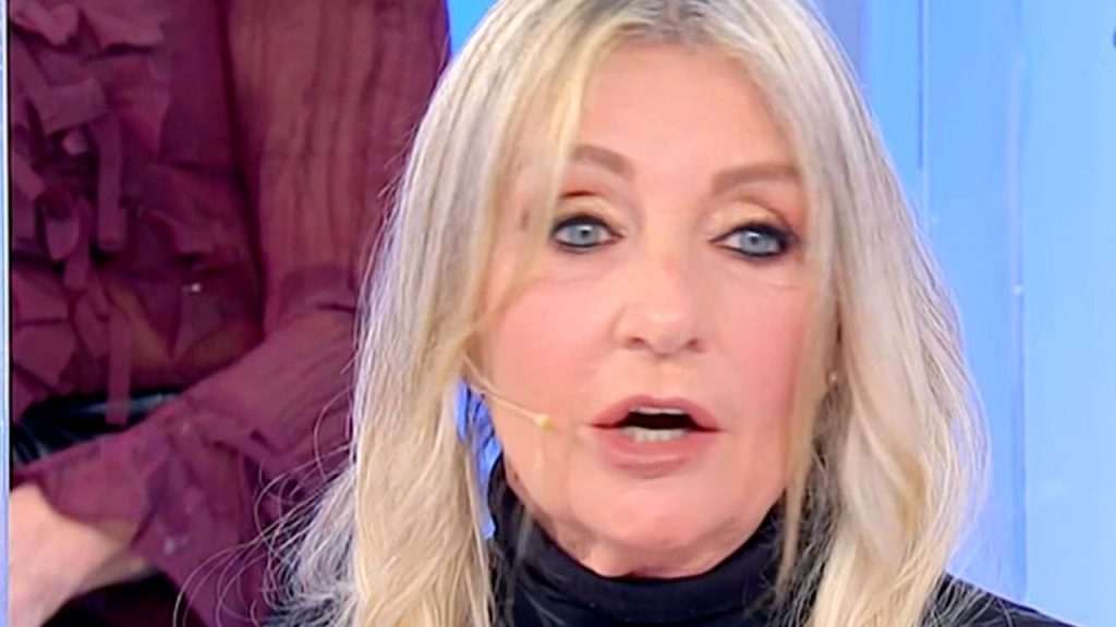 Gemma scartata da Massimiliano e zittita da Nadia: "Non hai il monopolio qua dentro" 42 Nadia Uomini e Donne