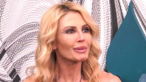 Nathaly Caldonazzo, imbarazzo in diretta al GF Vip: “Mi sono convertita alla salsiccia di Barù”