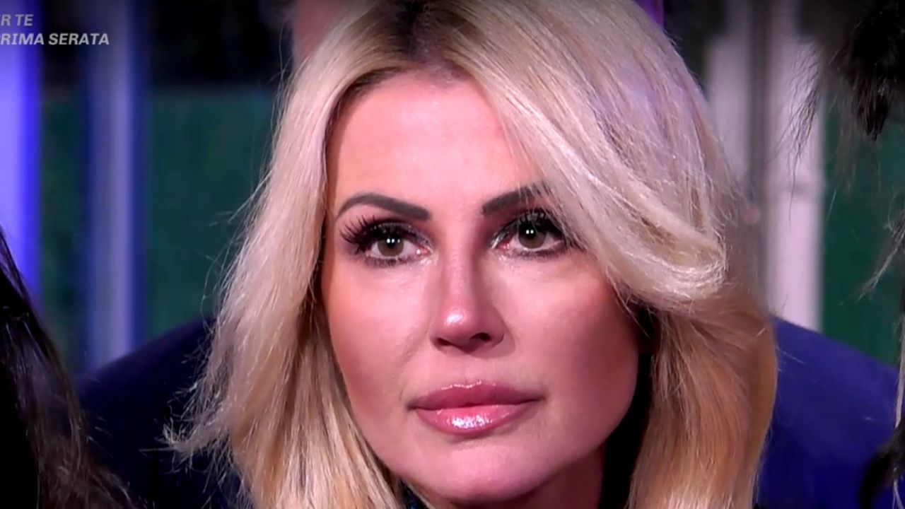 Manila e Carmen sparlano in sauna: nuove accuse a Nathaly Caldonazzo 41 Nathaly Caldonazzo al Gf Vip